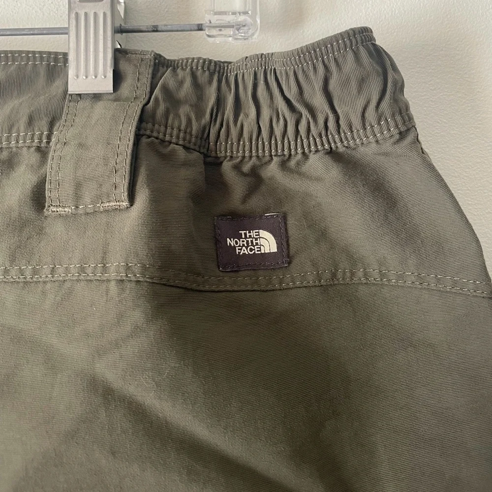 The North Face Utility Ripstop Cargo 9” Shorts Hiking Outdoor Olive Green Mens L